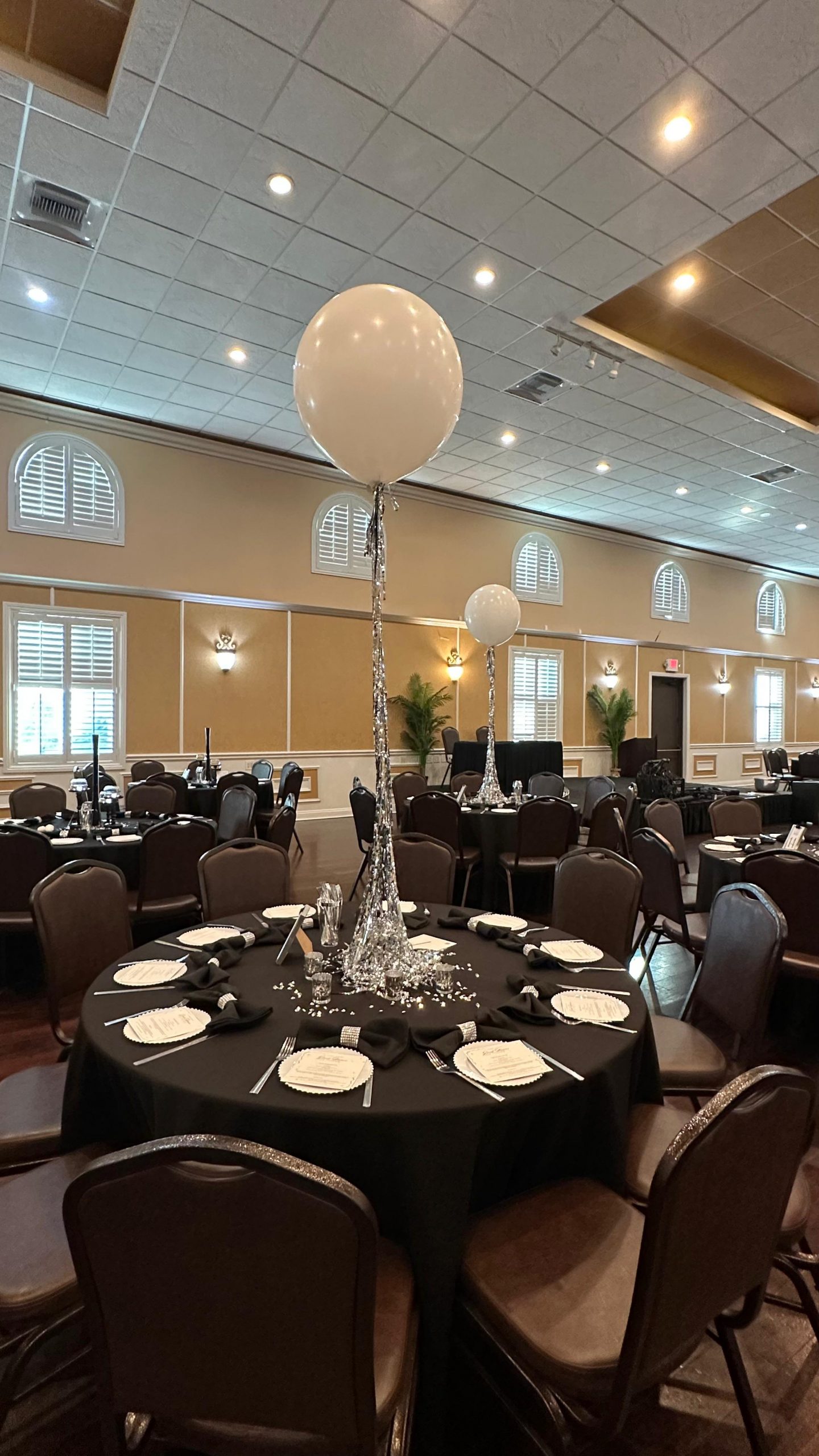 Fancy Nanci Balloons Balloon Decor gallery image 2